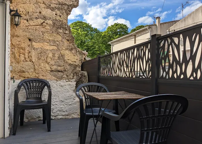 Spacious Town House With Balcony