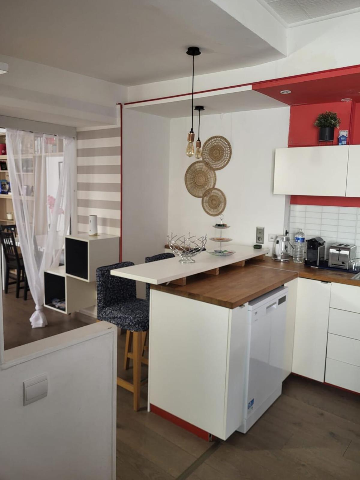 Spacious Town House With Balcony *